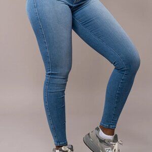 Womens Contour V2 Mid Waisted Fitjeans - Arctic Light Blue - M